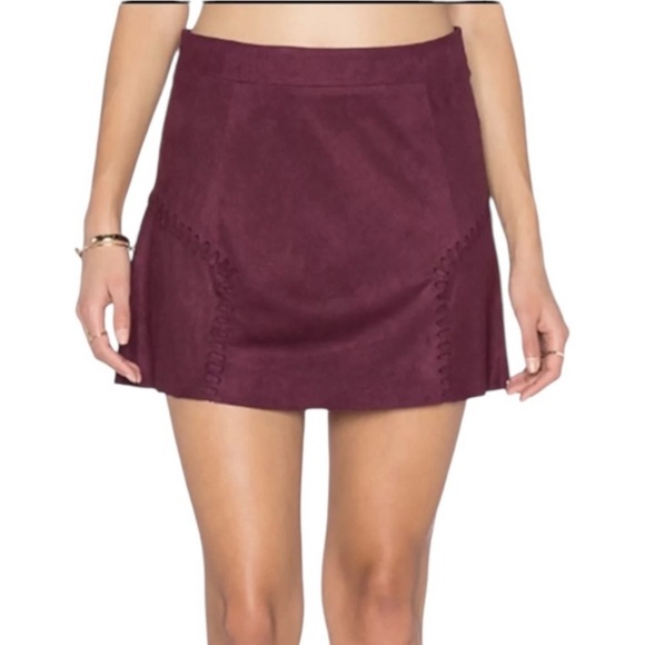 Anthropologie BISHOP + YOUNG Faux Suede Mini Skirt Size Large Burgundy - Picture 2 of 6